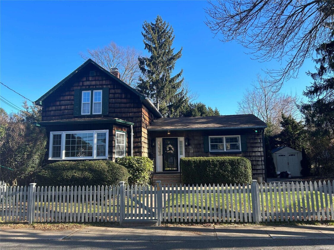 18 Park Ave, Glen Cove, NY 11542 House for Rent in Glen Cove, NY