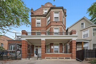 Building Photo - 1908 W 48th St
