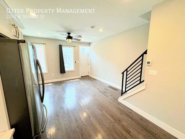 Building Photo - Modern 4BR/2.5BA Home with Washer/Dryer & ...
