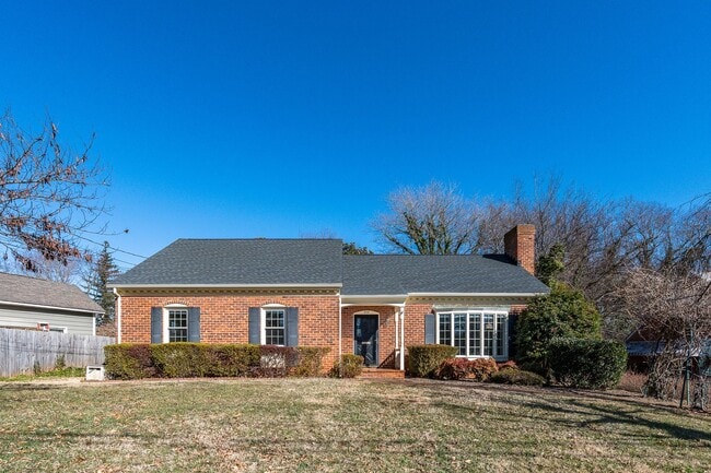 Building Photo - Beautiful 3 Bedroom House