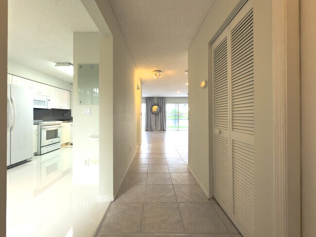 Foto del edificio - 1705 SW 110th Ter