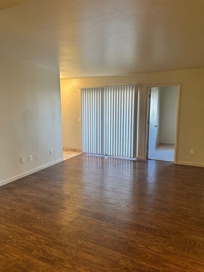 Foto del edificio - 3357 N Country Club Rd