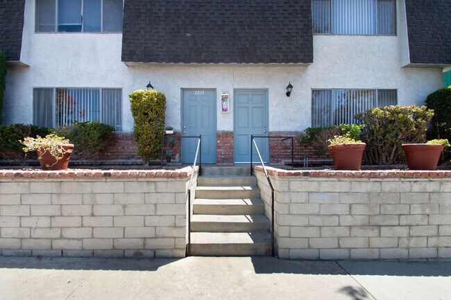 Foto del edificio - 2210 Gaviota Ave