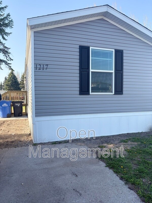Building Photo - 1001 Gibraltor Ave