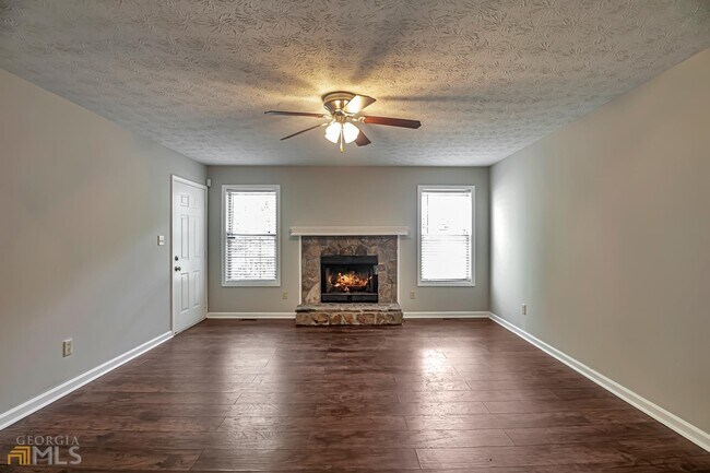 Foto del edificio - 4827 Oakwood Ct