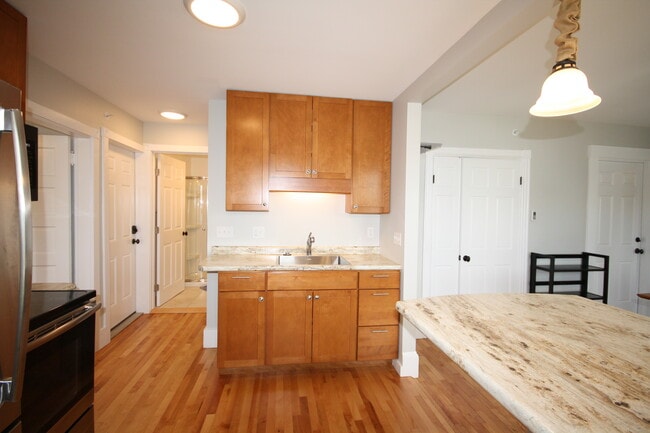 Kitchen - 89 Sherwood St