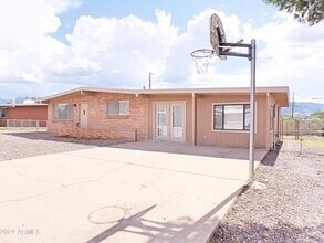 Building Photo - 172 Andrea Dr