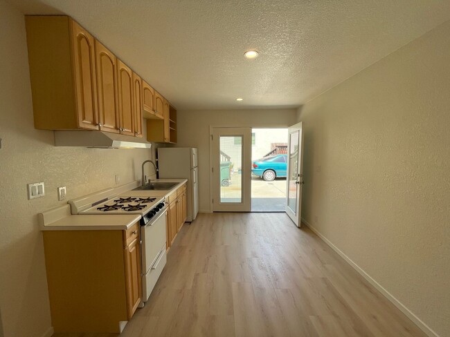 Building Photo - 140 Santa Helena Ave