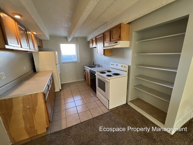 Building Photo - Studio Apartment in Denver