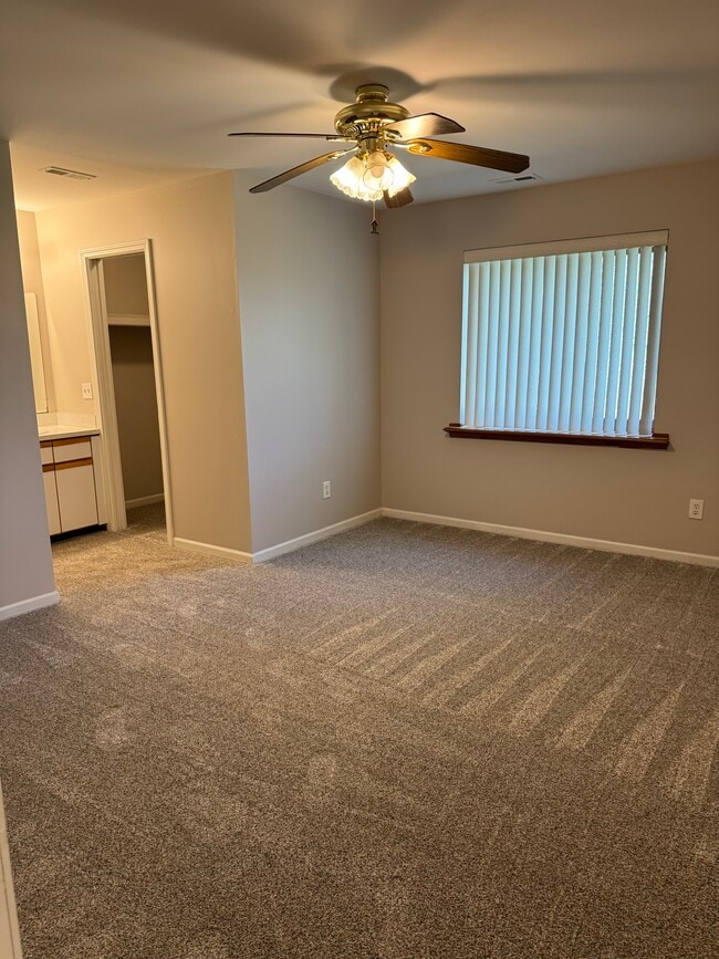 Building Photo - 84 Rosebud Ln