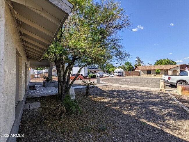 Building Photo - 3121 W Woodridge Dr