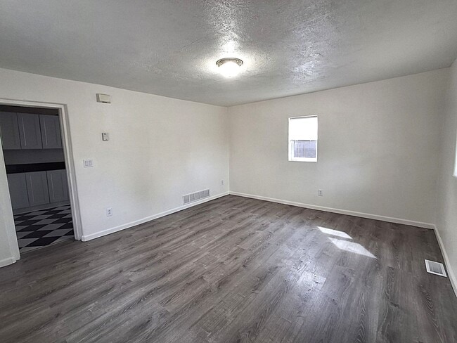 Building Photo - ALL PROSPECTIVE TENANTS MUST SUBMIT A $58 NON-REFUNDABLE APPLICATION FEE PER APPLICANT ONLINE AND...