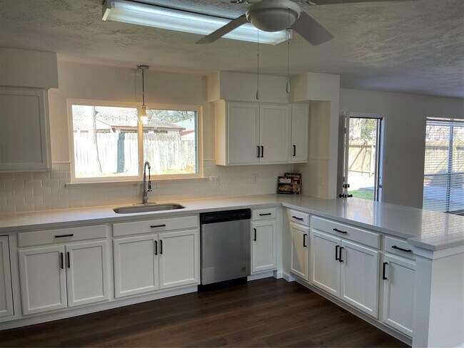 Building Photo - 7231 Dogwood Trail Dr