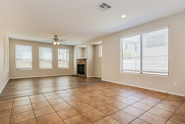 Building Photo - 3151 S Southwind Dr