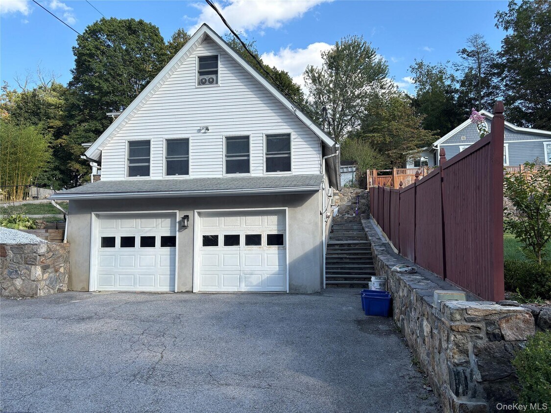 Primary Photo - 205 N Greeley Ave
