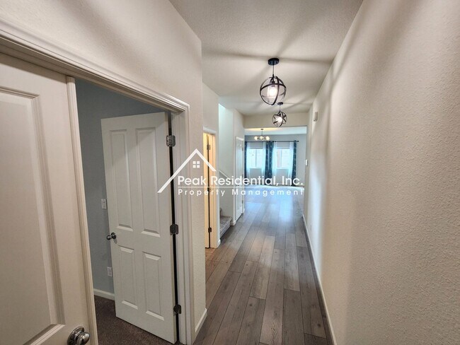 Foto del edificio - Updated 4bd/3ba Plus Bonus Room Natomas Home!