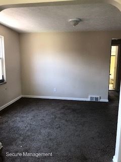 Building Photo - 2 br, 1 bath House - 490 E222nd St.