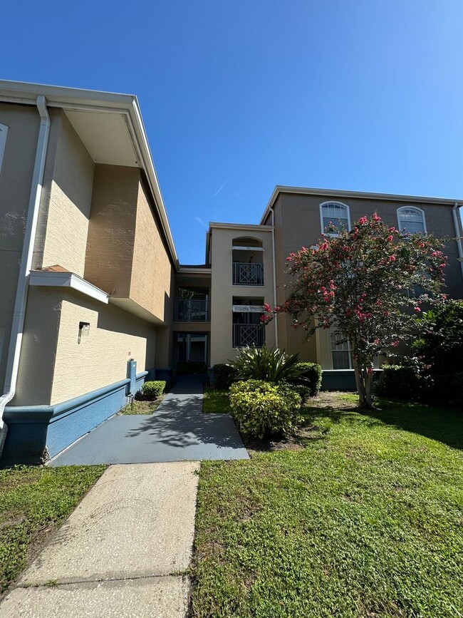 Building Photo - 1 Bedroom 1 bathroom Condo in Metrowest! 3...