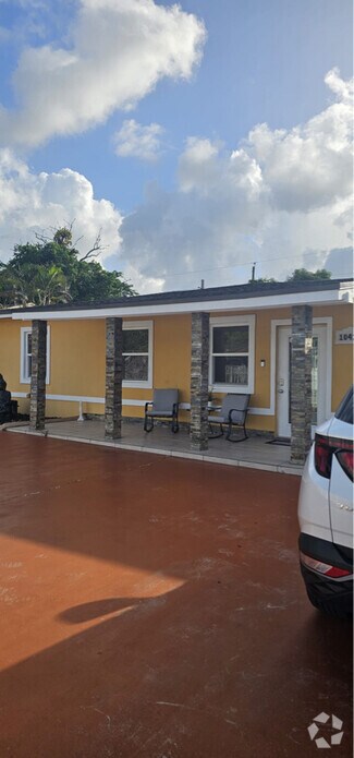 Building Photo - 10412 NW 31st Ct