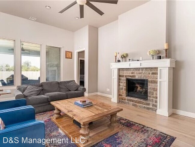 Foto del edificio - 4 br, 3 bath House - 6925 timber Crest Way