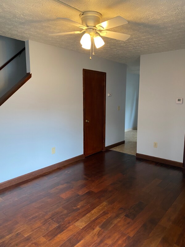 Foto del edificio - 136 W Pacemont Rd