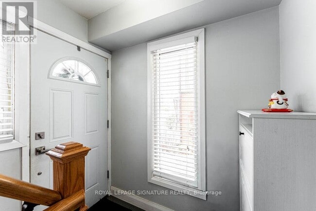 Building Photo - 25 Hun Crescent