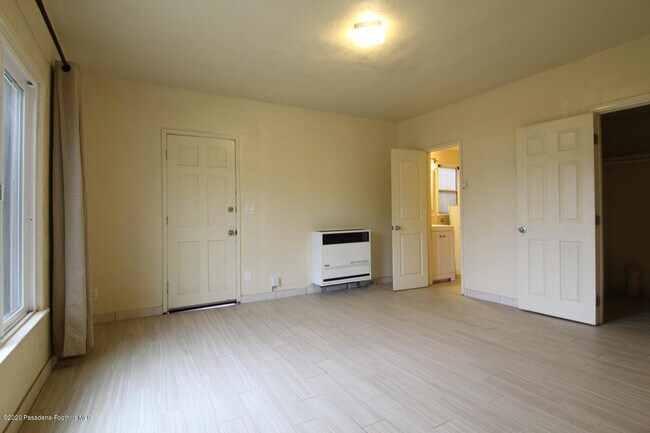 Building Photo - 5620 Angeles Vista Blvd