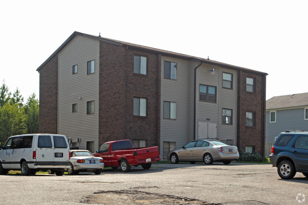 Primary Photo - 3502-3506 Tabor Ct