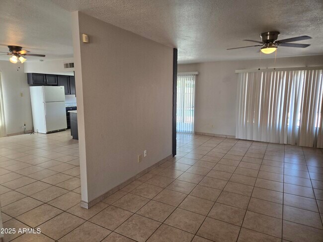 Building Photo - 3149 W Hartford Dr