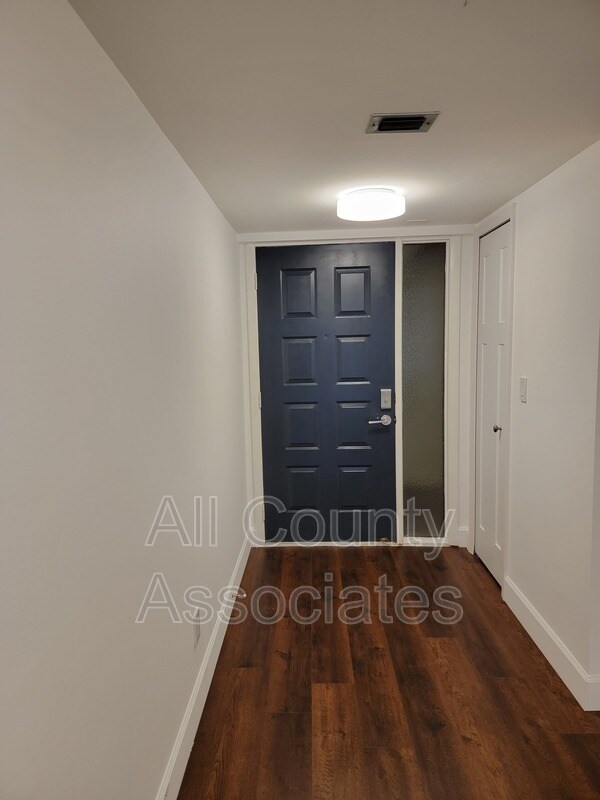 Building Photo - 1725 Golf View Dr