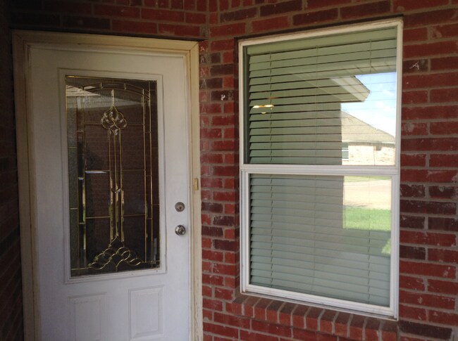 Building Photo - 523 N Clinton Ave