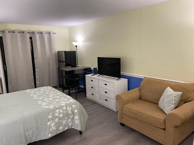 Foto del edificio - Beautiful 1BR/1BA Studio Condo Some Utilit...