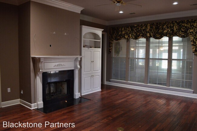 Building Photo - 4 br, 2 bath House - 10826 Hilltree Dr