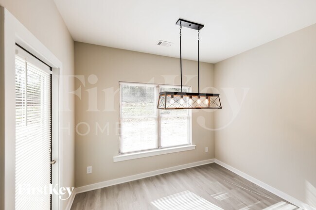 Foto del edificio - 141 Lakewood Ln