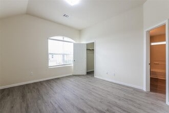 Building Photo - 5814 Northern Oak St