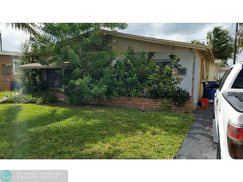 Primary Photo - 2625 NW 68th Ave