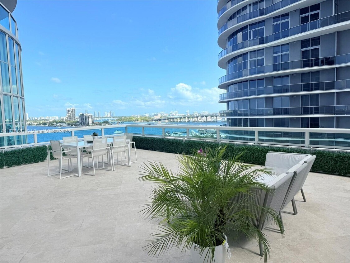 Foto principal - 1800 N Bayshore Dr