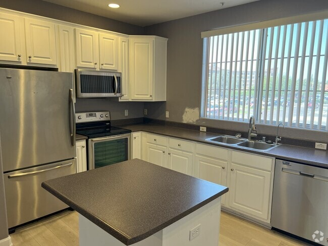 Building Photo - 4455 E Paradise Village Pky S