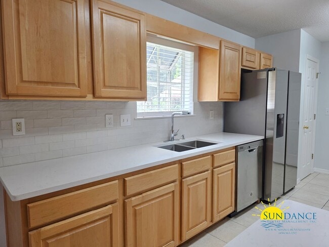 Building Photo - Renovated 3-Bedroom Home on Quiet Cul-de-S...