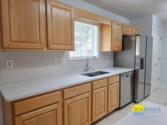 Foto del edificio - Renovated 3-Bedroom Home on Quiet Cul-de-S...