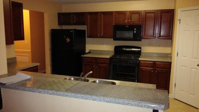 Building Photo - 584 Vaughn Dr.