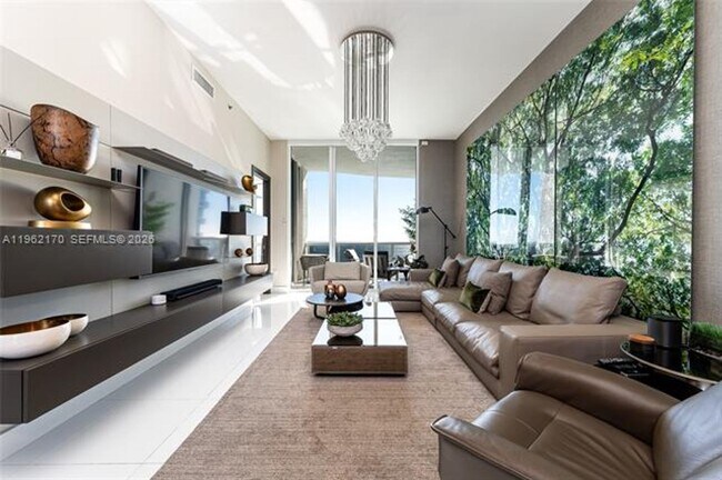 Building Photo - 15901 Collins Ave