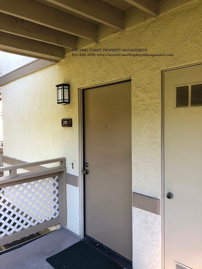 Centrally located Del Rey Oaks Condo. No pets Condo for Rent in Del