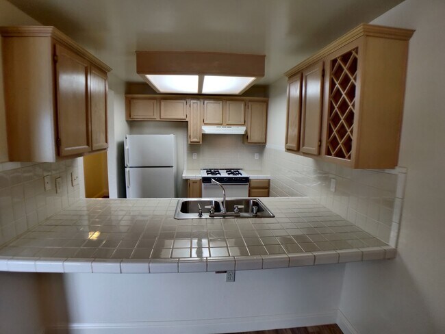 Kitchen - 1535 Bruce Dr