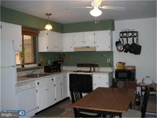Foto del edificio - 111 Meadow Woods Ln