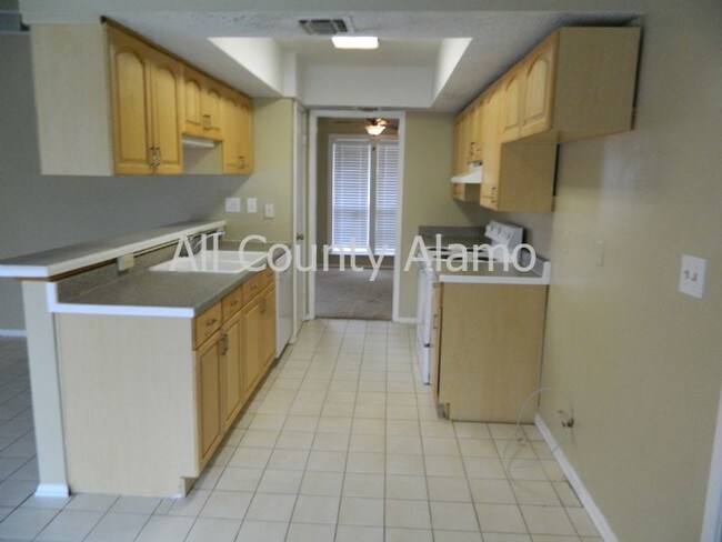Building Photo - 6715 Shady Lake Dr