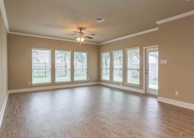 Foto del edificio - 613 Fair Springs Dr