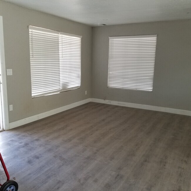 dormitorio 1 de 3 - 171 W Highland Ave