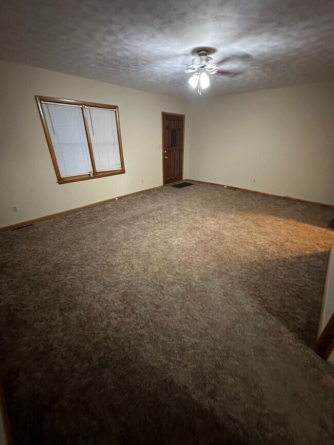 Foto del edificio - 2 Bedroom, 1 Bathroom House with Carport