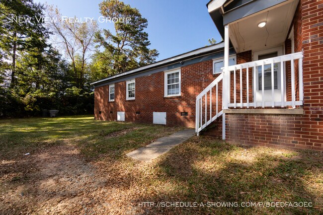 Building Photo - 3427 Meredith Ave